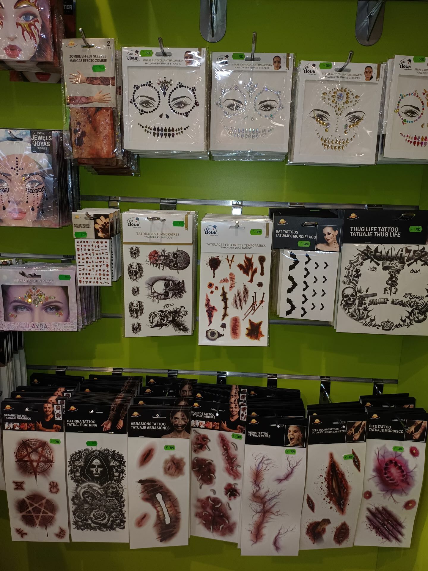 La Boite A Rire Articles De Fetes Rennes La Boite A Rire Halloween 6